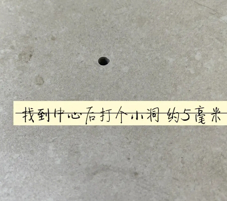 金华瓷砖空鼓维修公司专业解答在瓷砖铺贴过程中，如果砂料搅拌不均匀，将会带来以下问题