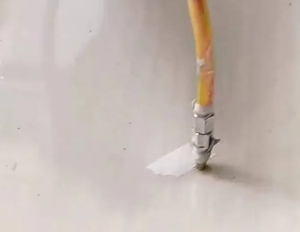 金华瓷砖空鼓维修公司专业解答在瓷砖铺贴过程中，如果使用的砂料过粗（如全部使用了粗砂），可能会导致以下问题